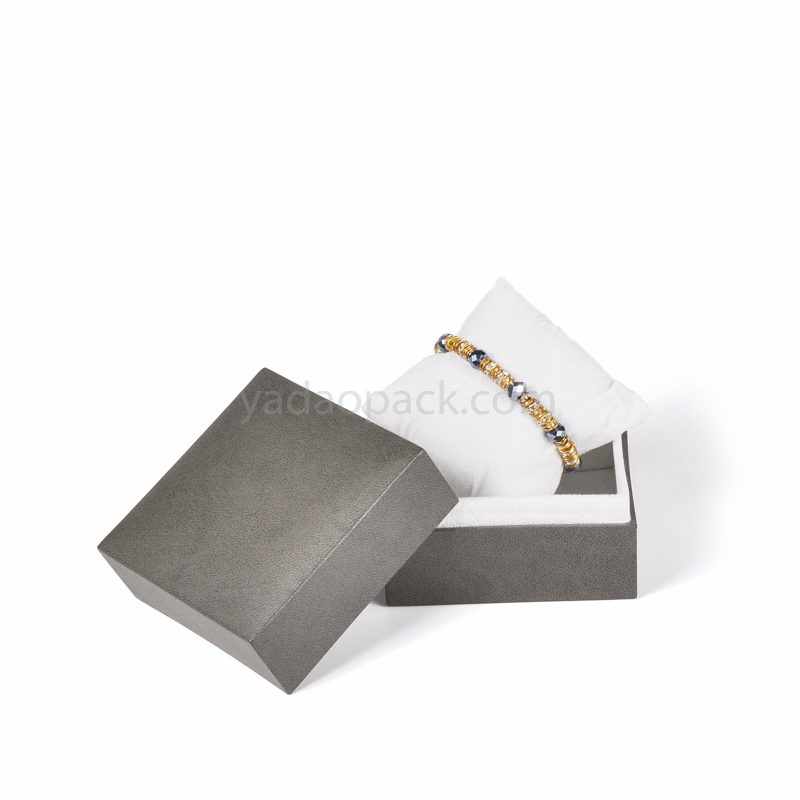 boîte à bijoux / montre avec oreiller et couvercle séparé