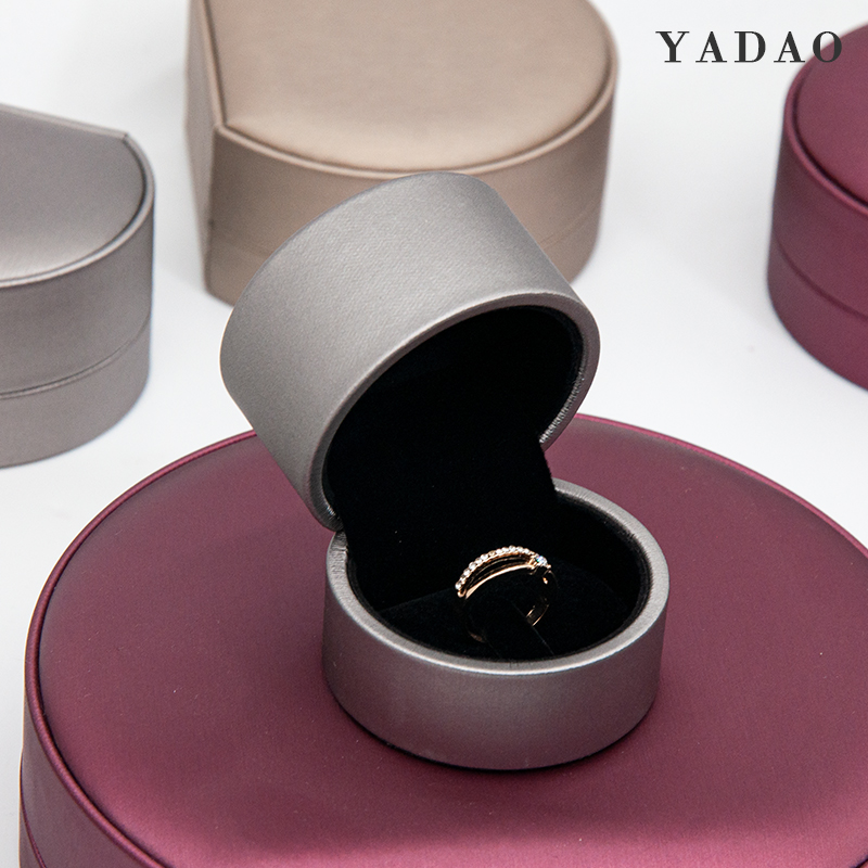 Pronto per la spedizione |scatola di gioielli in pelle di lusso in pelle design a metà round confezione da imballaggio di lusso può essere ordinata in piccola quantità
