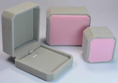 ベルベットのカバープラスチックの箱仕上げジュエリーボックスのペンダントの宝石包装箱のプラスチック製の高品質をカスタマイズ