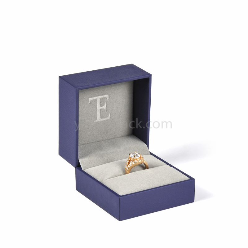 velkoobchody přizpůsobit šperky balení krabice plastový prsten box logo značky vytištěné