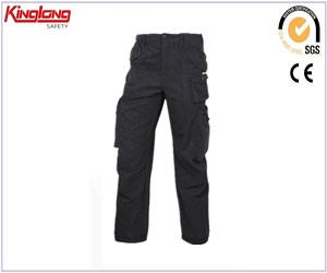 Черные брюки-карго с несколькими карманами