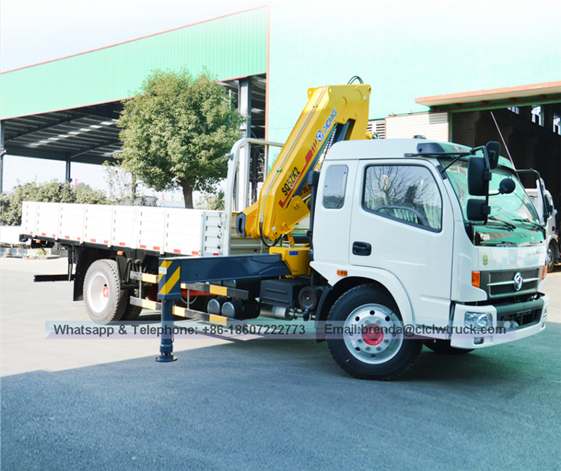 4 ton 4 * 2 DFAC Camión Grúa plegable del fabricante de China