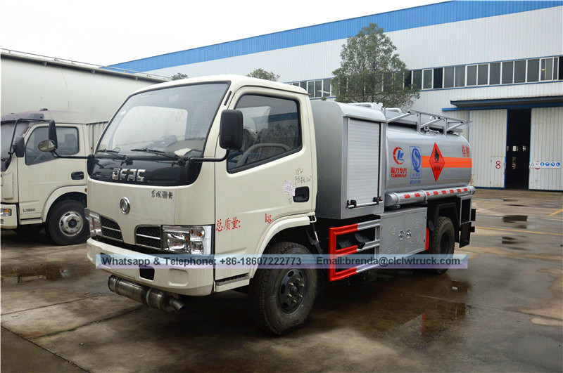 Dongfeng 4x2 pequeña 5000L camión cisterna de combustible