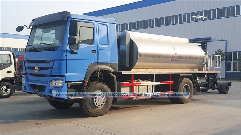 Xe tải phân phối nhựa đường Howo 12cbm