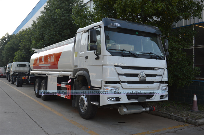 Alta calidad Howo 21000 litros camiones cisterna de combustible en China