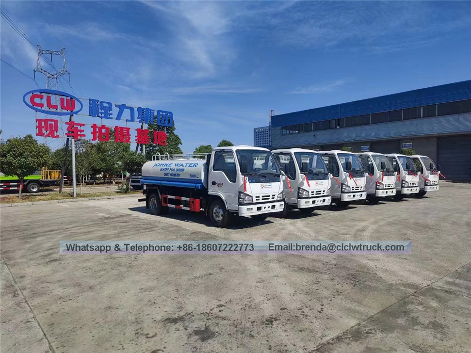 Japón Isuzu 3000-5000L Camión de transporte de agua potable