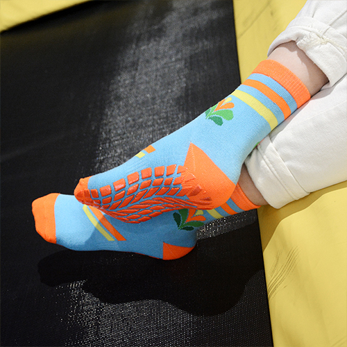 Wholesale grippy socks non slip grip socks trampoline socks usa gymnastic bulk for trampoline indoor parks