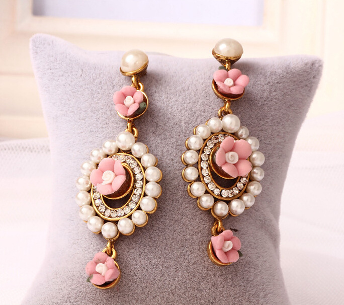 Palace retro temperament earrings Europe and the United States new sea Amoy soft pottery environmental water droplets alloy pearl gold studs earrings