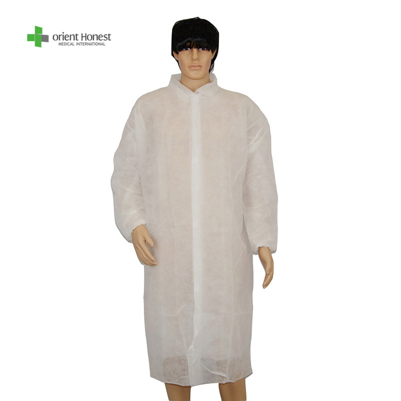 معطف مختبر أبيض غير منسوج يمكن التخلص منه مع كيس للمصنع