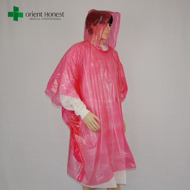 PE warna merah tahan air plastik sekali pakai jas hujan dengan tudung pemasok