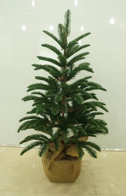 PORTÉE PE simulé des arbres de Noël pliable