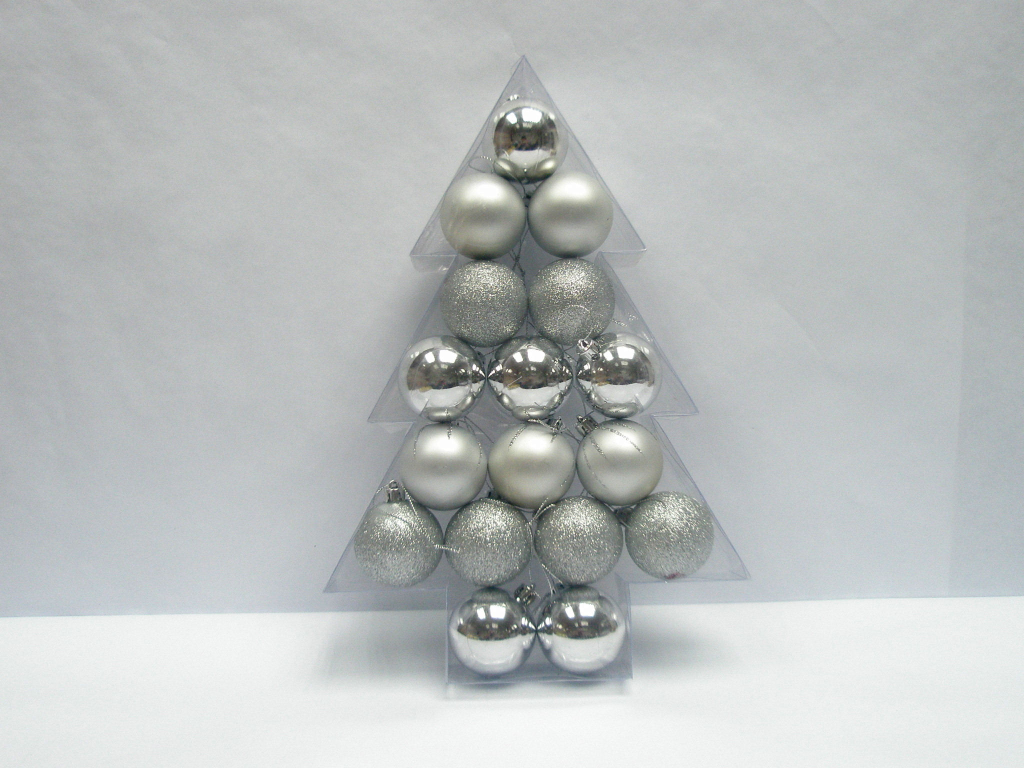 Forma del árbol mezclado final bola de la Navidad