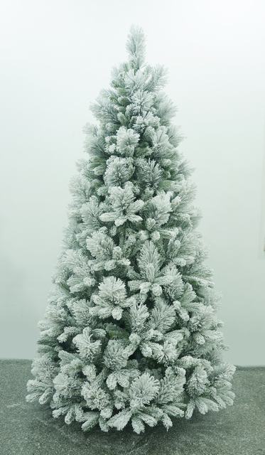 albero di Natale di nevicata con le parti artificiali dell'albero di Natale dell'ombrello base