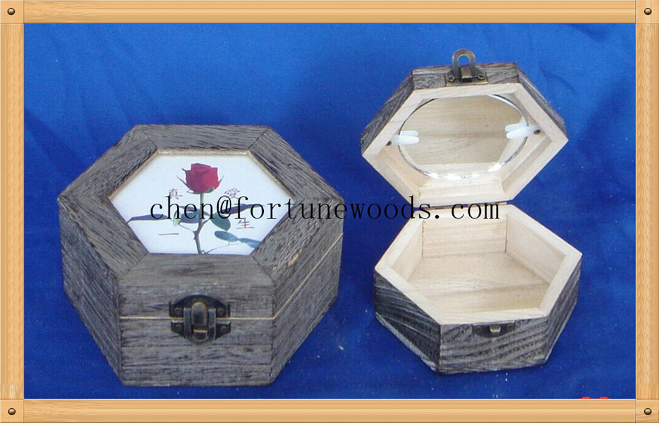 China supply pine wooden material gift box