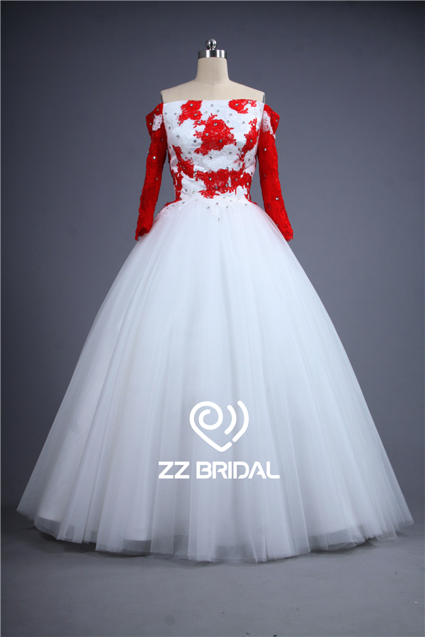 صور حقيقية من الكتف طويلة الأكمام الدانتيل الأحمر appliqued الديكور ثوب الكرة الصانع وفستان الزفاف