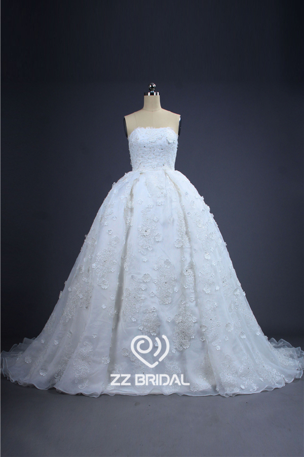 Hot sale online beaded strapless organza princess wedding dress with handmade flowers China