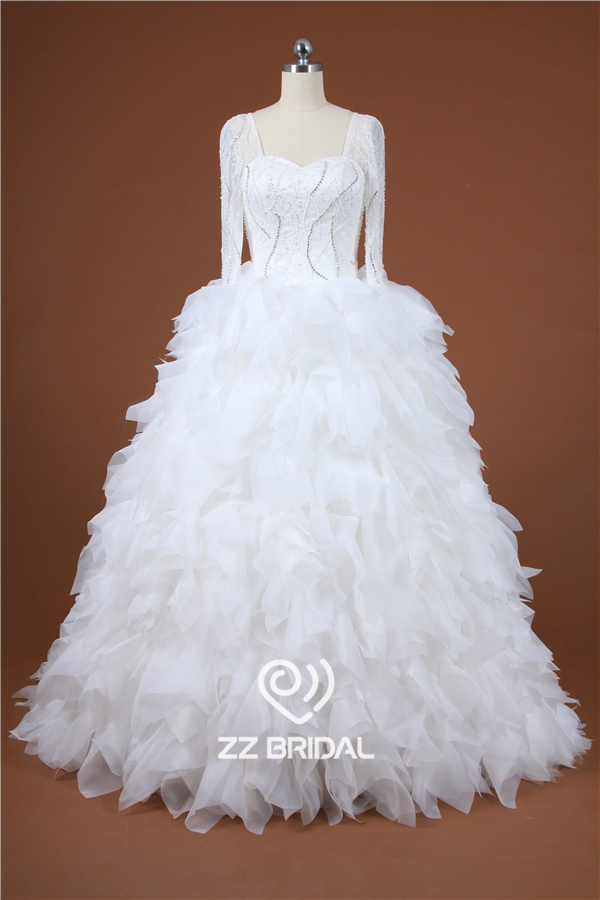 Luxuosa de manga longa frisado vestido de baile de organza em camadas fabricante do vestido de casamento