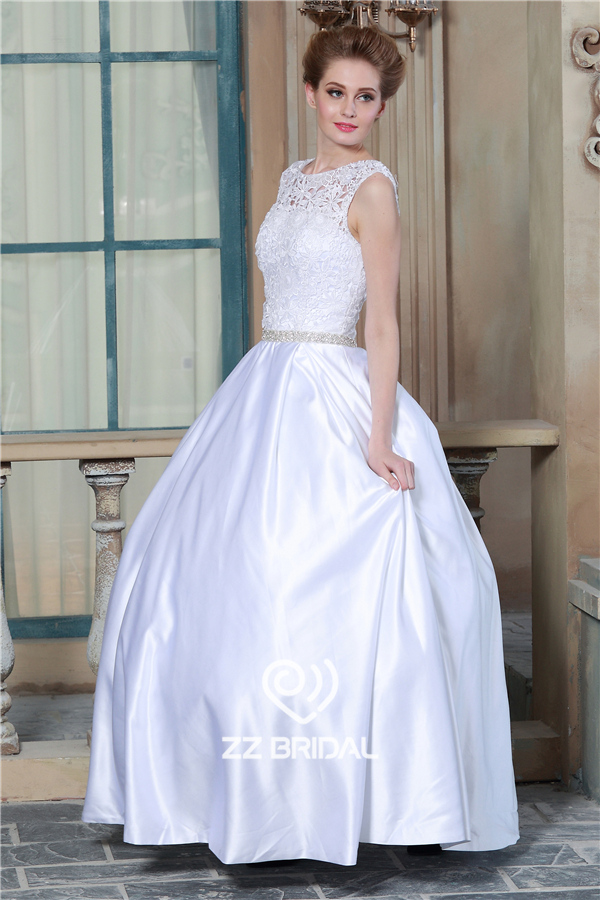 Scoop neckline sleeveless guipure lace V-neck white wedding dress with petticoat