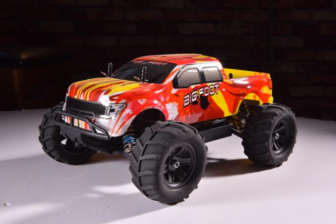01.16 2.4GHz 4WD RC Off-Road High Speed ​​Car