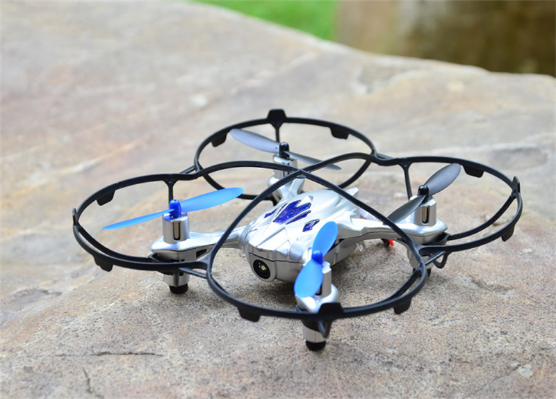 2.4G 4CH RADIO CONTROL quadcopter met 6-assige gyro & 0.3MP CAMERA