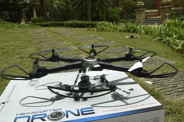 2.4G 6-Axis RC Big Quadcopter With Headless Mode and One key Back LCD Screen RTF For Sale