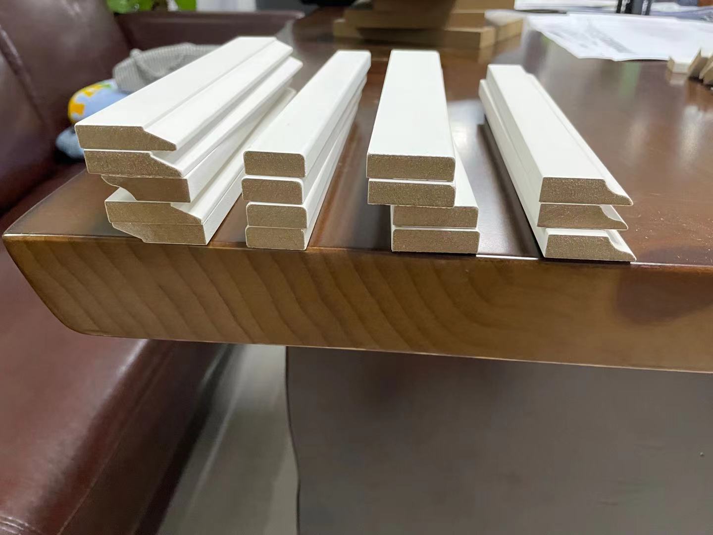 China Wholesale White Primed Pine Wood MDF Baseboard Skirting Board Cornice Moulding