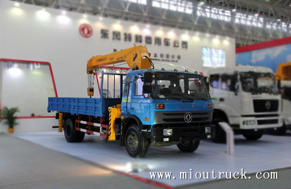 4ton Dongfeng 4 * 2 180hp Euro3 tuwid braso truck crane
