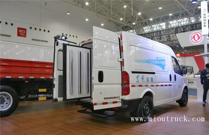 DongFeng ngư 136 hp 4 X 2 trong tủ lạnh xe tải