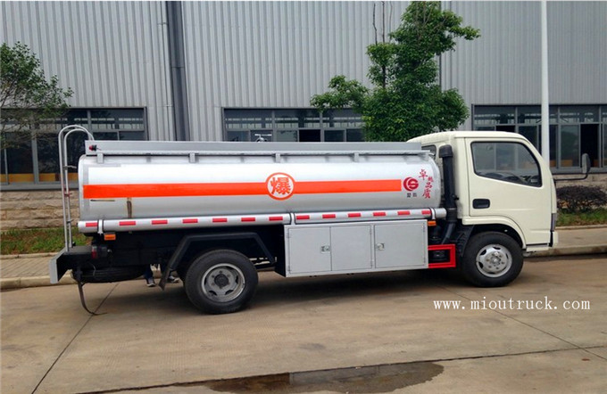 Caminhão-tanque de óleo Dongfeng 102 hp 4 x 2