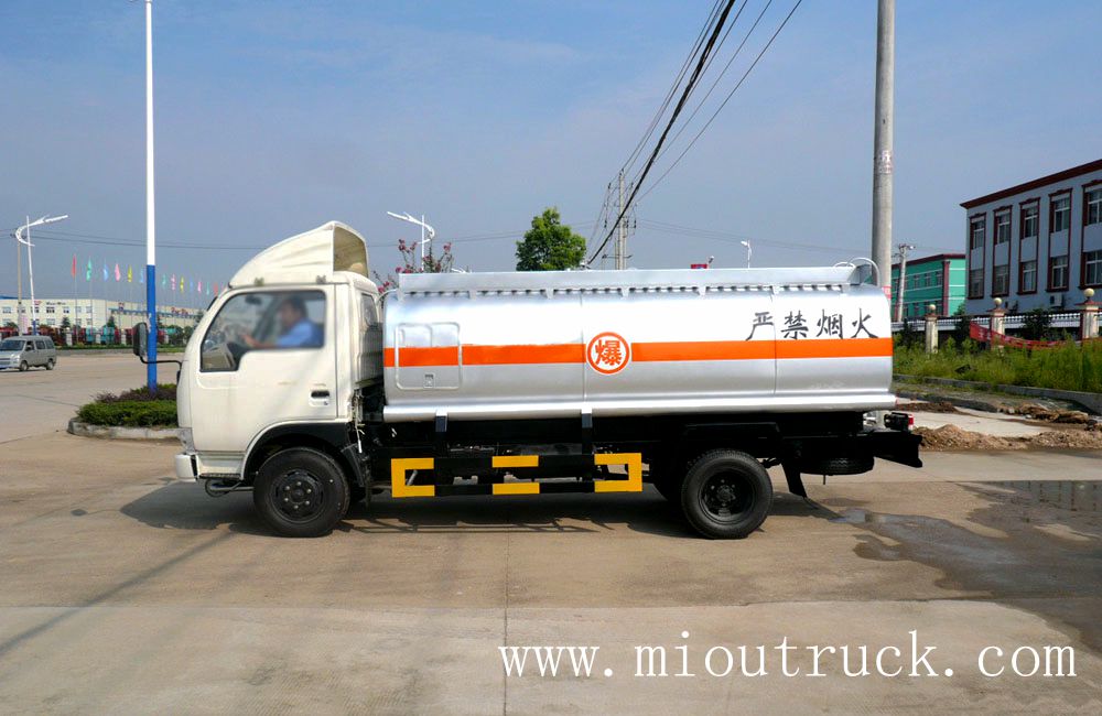 Dongfeng 120HP 4X2 driving type petrol transportation vehicle (EQ5070GYY51DAC)