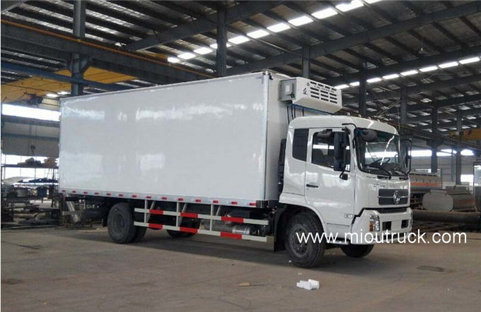 Dongfeng 140 hp 4 X 2 mini nevera caja de camión para la venta