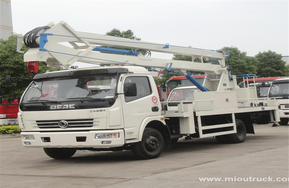 Dongfeng 4 * 2 hidráulica de camiones de gran altitud operación de camiones sobrecarga de trabajo fabricantes de China