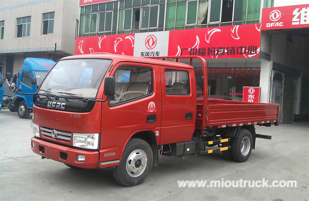 Xe tải vận chuyển hàng hóa đôi xe Dongfeng 4 X 2 L / R tay ổ đĩa có sẵn để bán