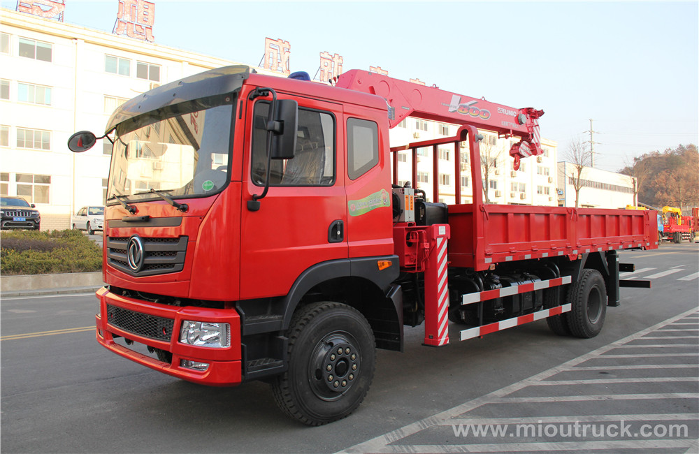 Dongfeng 4 x 2 camion grue montée grue montée en Chine