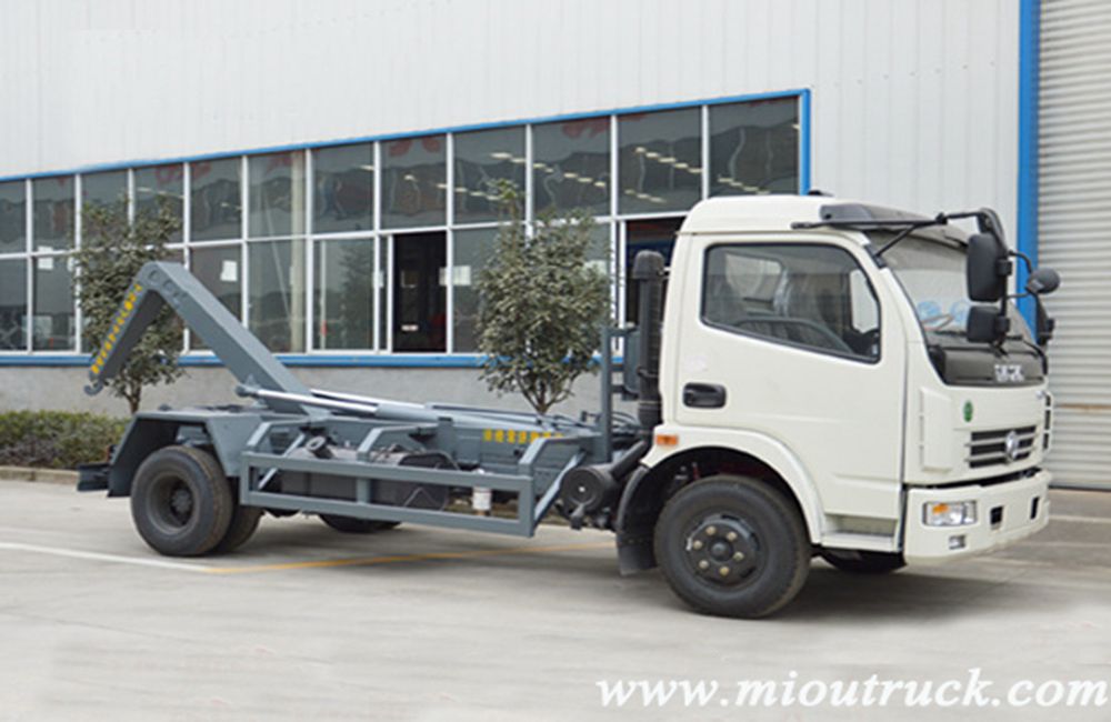 Dongfeng 4x2 6 m³ camión de basura Skip Loder