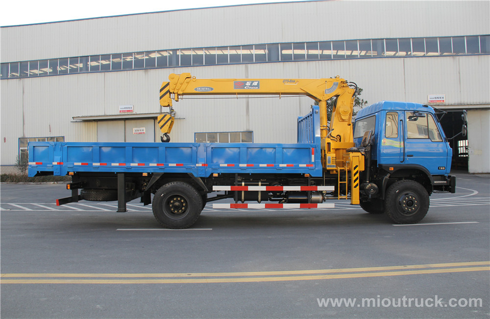 Xe tải Dongfeng 4 x 2 gắn cẩu ở Trung Quốc cho các nhà cung cấp Trung Quốc bán