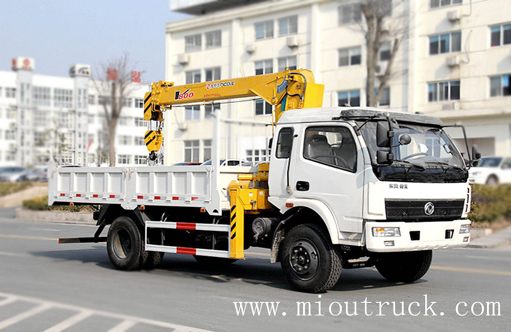 Dongfeng grúa de 5 toneladas brazo recto montado en camión volquete EQ5160JSQZM1
