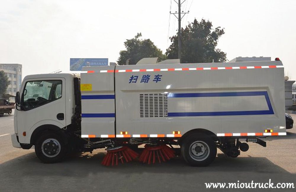 Dongfeng Captain 4x2 Road Sweeping Truck JDF5070TSLE4