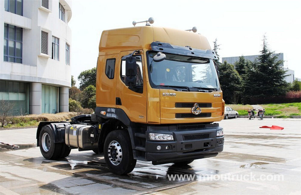 Caminhão de reboque de trator mini 4x2 Dongfeng Chenglong EURO 4 LZ4180QAFA 280hp para venda