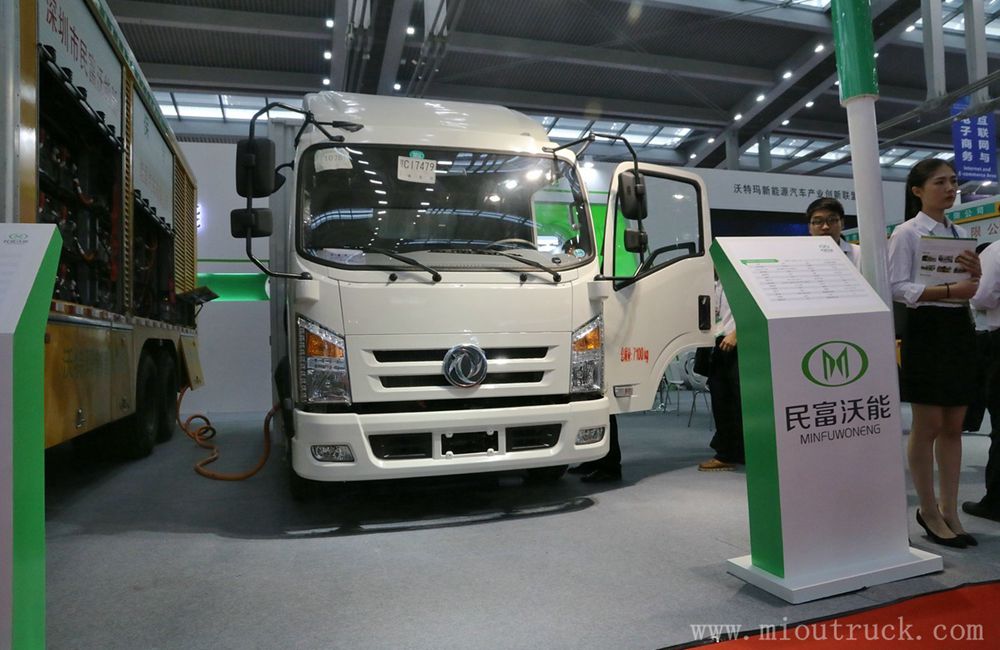 Dongfeng Special commerce 4x2 82hp kapangyarihan-driven cargo truck EQ5070XXYTBEV3