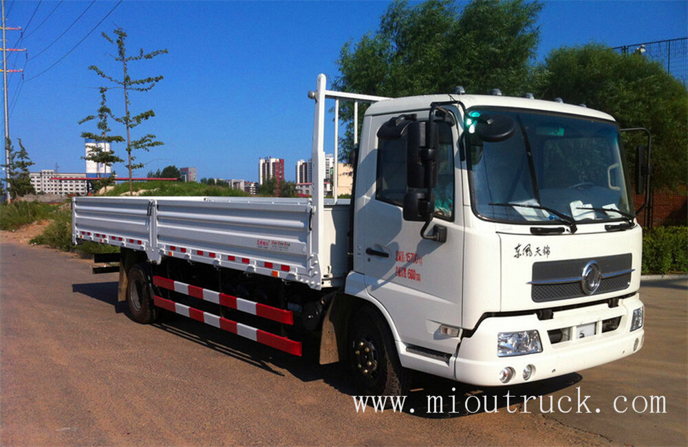 دونغفنغ تيانجين 140hp 4X2 7.1m شاحنة اللوجستية