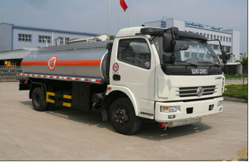 Dongfeng duolika 8CBM Liquid tanker truck