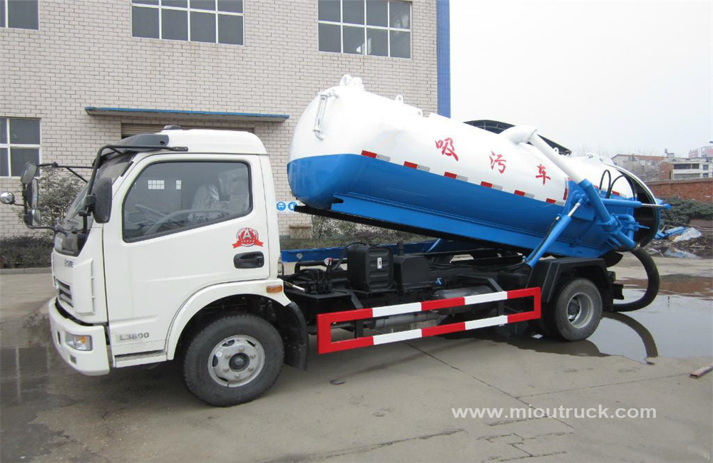 Mengeluarkan tawaran Dongfeng 4x2 tangki vakum kumbahan trak sedutan