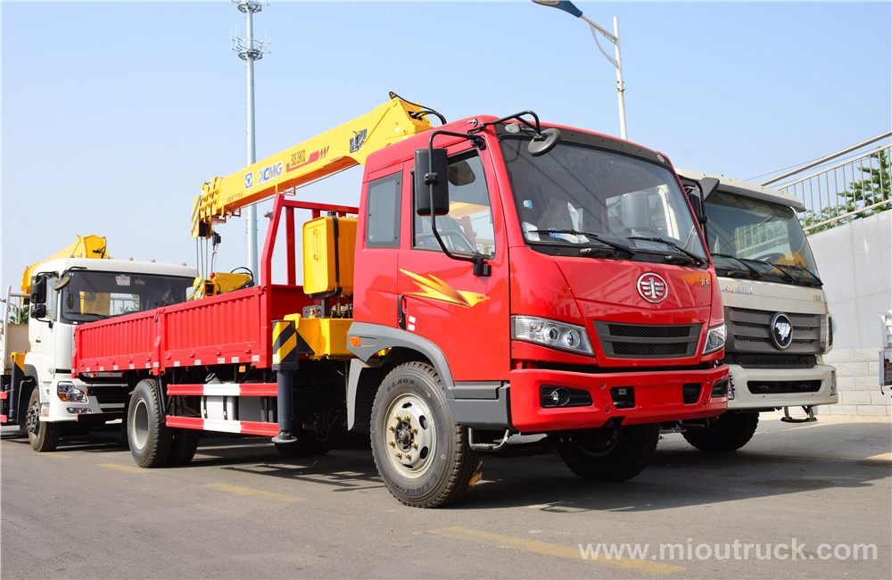 New  4x2  truck  with cran FAW Truck mounted crane in China for sale