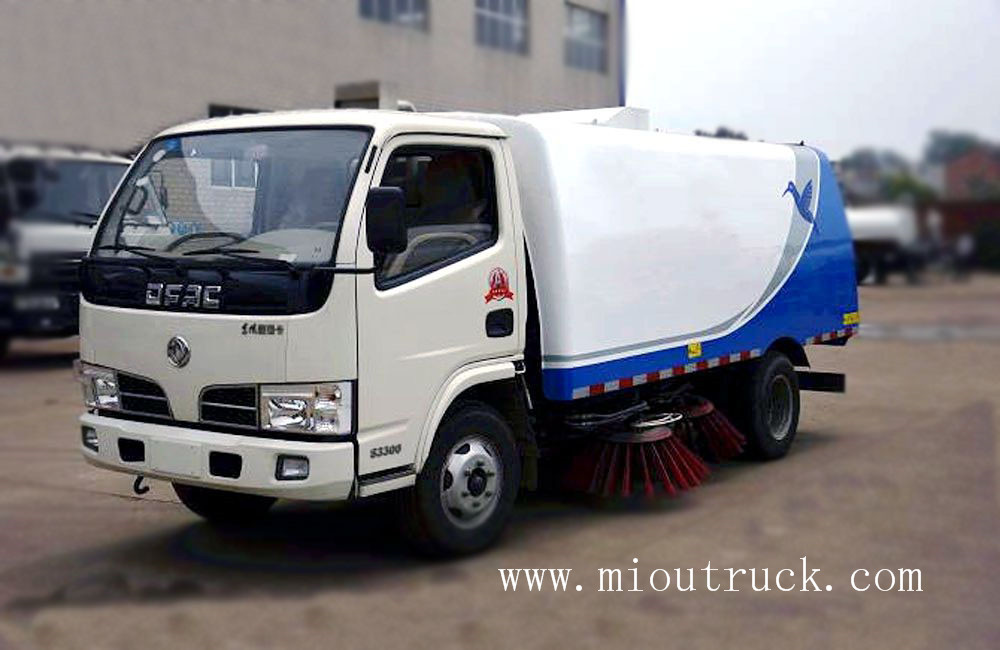 Small Dongfeng road sweeping truck 4*2  2t road sweeping truck