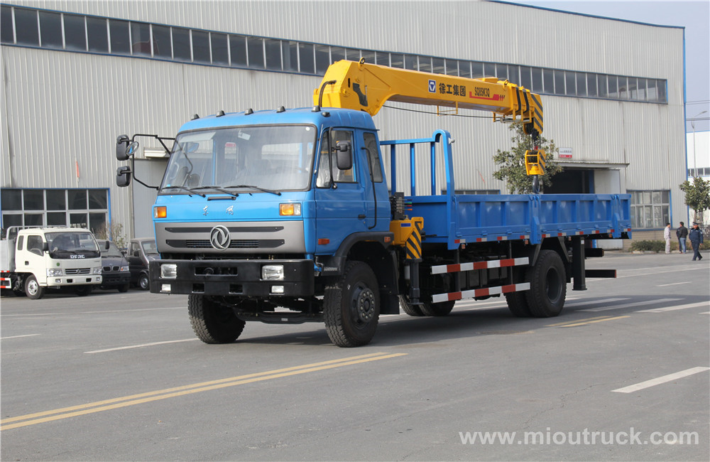 Dongfeng 4x2 Truck With Crane 4 ton small truck crane
