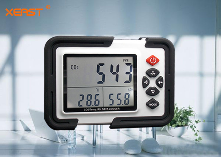 Medidor de dióxido de carbono del monitor de CO2 digital XEAST Medidor de temperatura / RH / datos multifuncional XE-2000 Detector de monitor Analizador de gas CO2