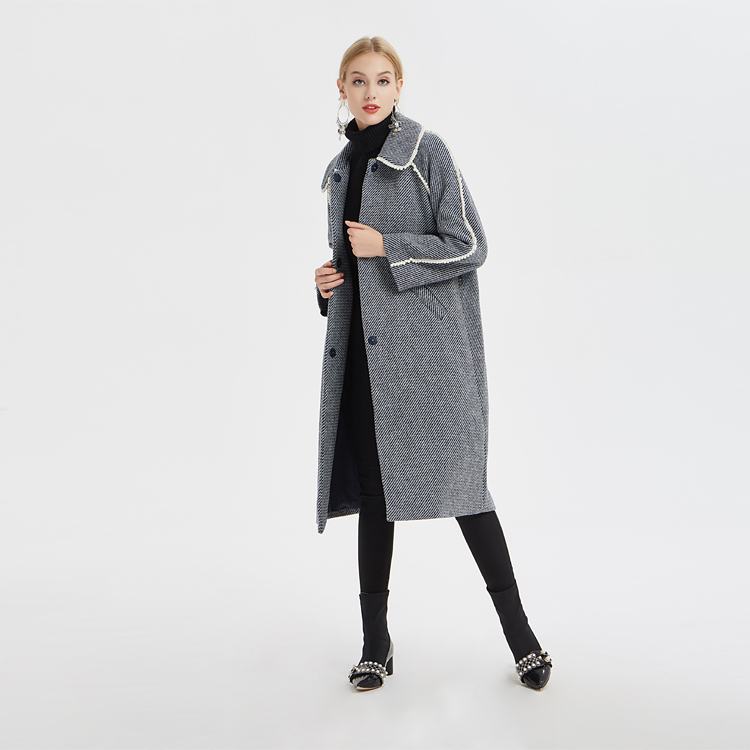 Cappotto in lana con cintura da donna