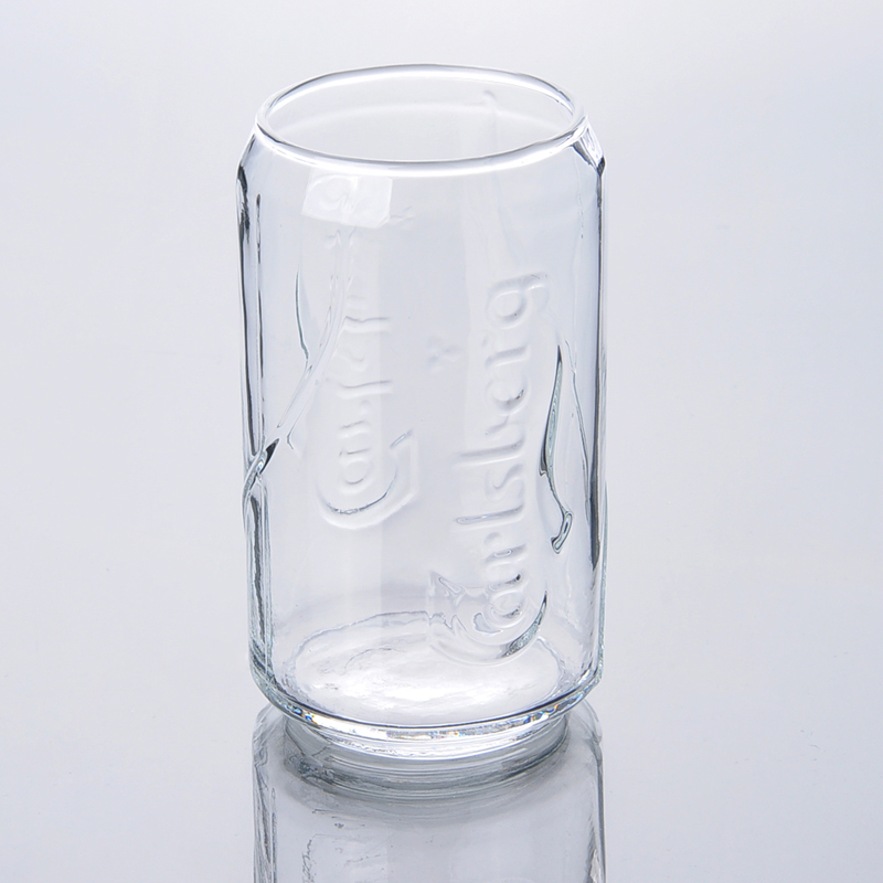 11.5盎司形玻璃杯的millk和水
