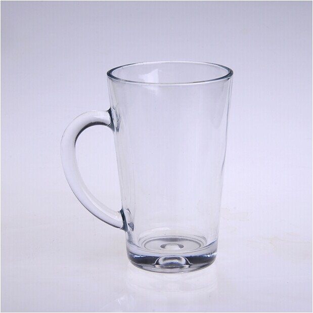 Beer drinking cup with handle